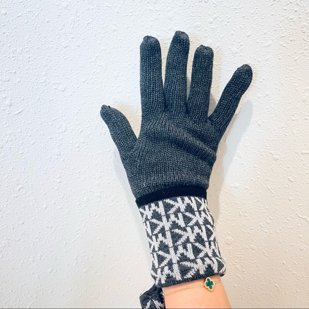 Michael Kors Signature Logo Knit  Dark Grey Gloves NWT